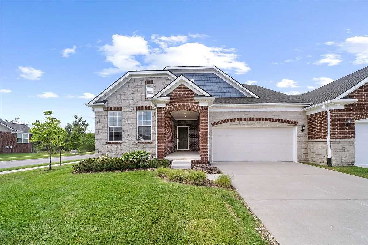 3 bed, 3.0 bath, 2467 sqft, $3,800 — Photo 1