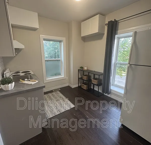 164 Stewart St #UPPER — Photo 4