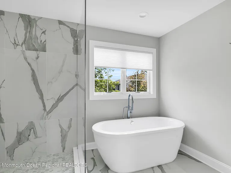 402 6th Ave — Photo 7