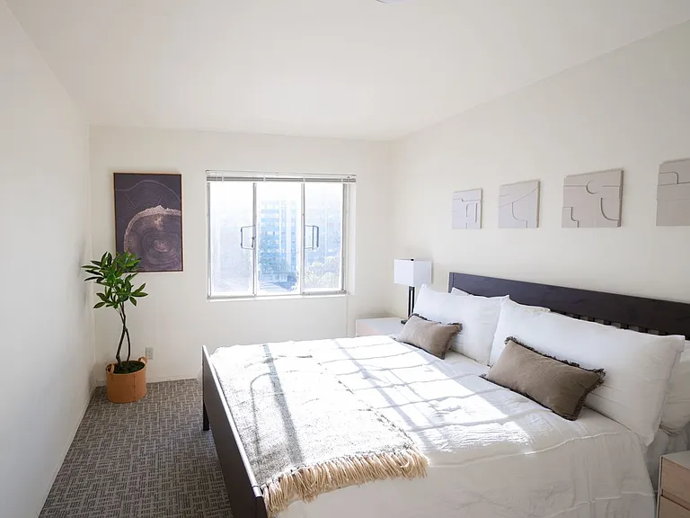 Eugene Manor Apartments — Photo 4