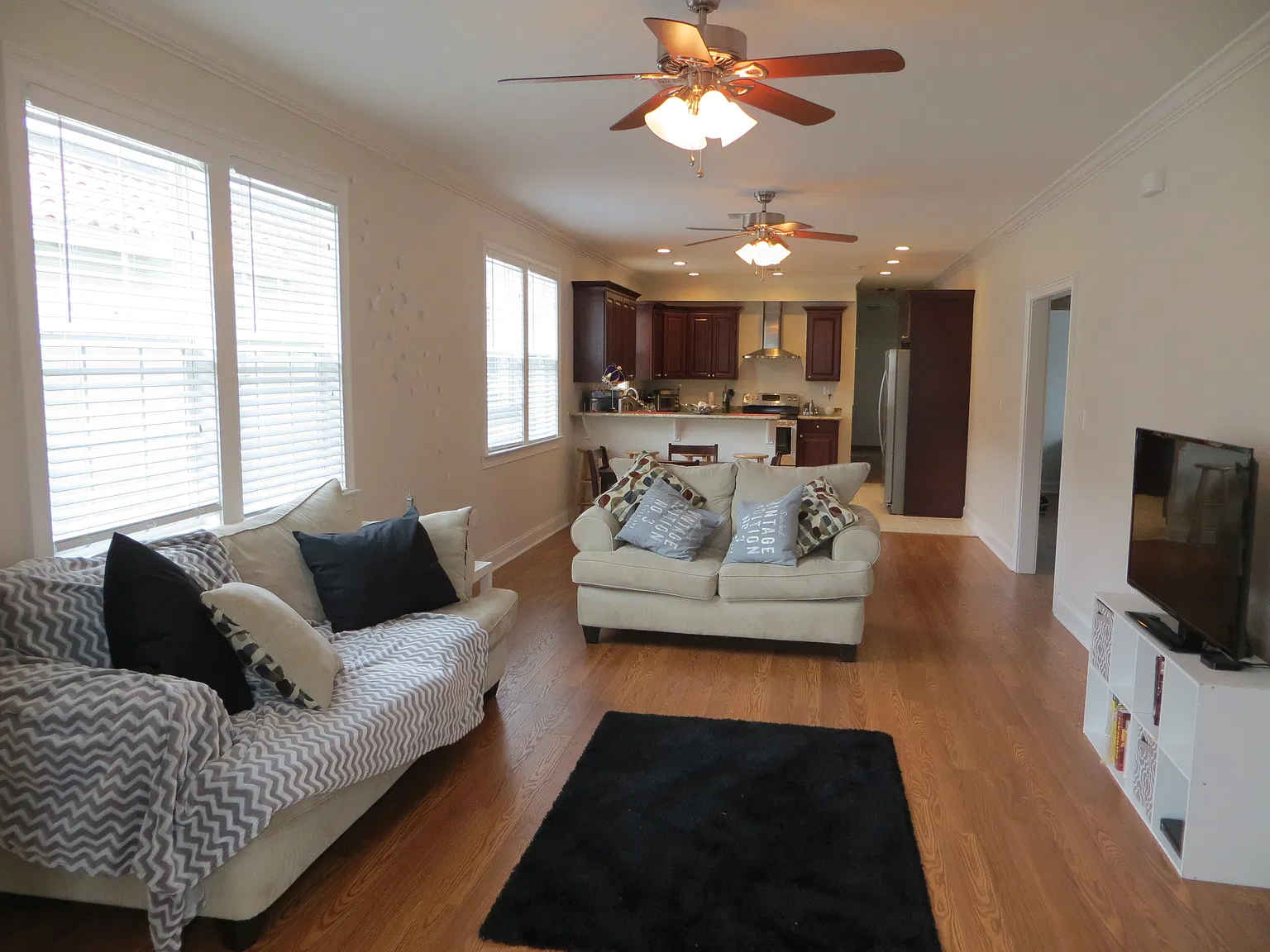 4 bed, 2000 sqft, $3,400 — Photo 2