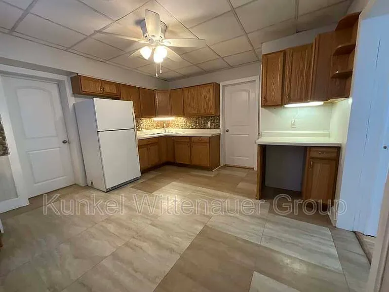 324 N Jackson St — Photo 5