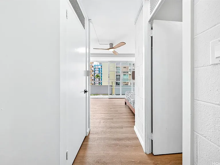 445 Kaiolu St #401 — Photo 10