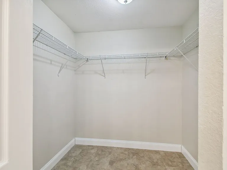2321 W Beach St — Photo 20