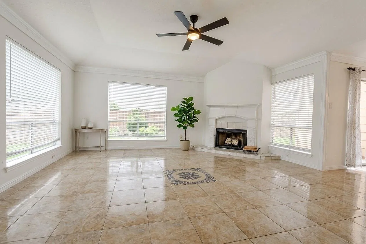 3 bed, 2.0 bath, 1634 sqft, $2,000 — Photo 4