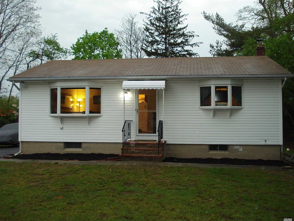 1st image of 4 Woodmere Pl