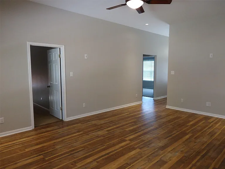 1404 Peachtree Valley Dr — Photo 7