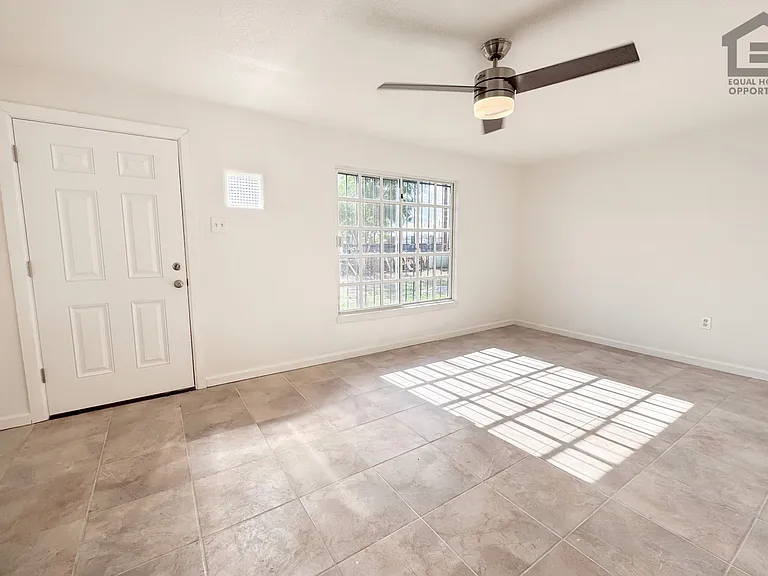 3422 E Culver St — Photo 7
