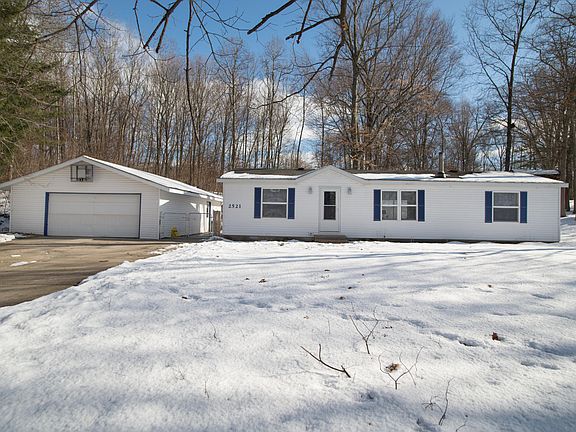 2nd image of 2521 Lake Dr
