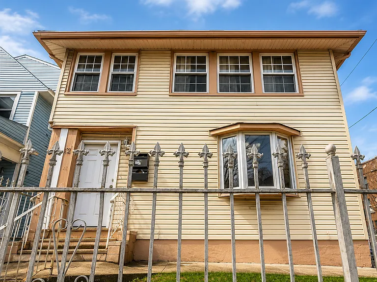 131 Osborne Ter #2F — Photo 1