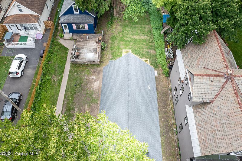 5th image of 622 Lansing Street