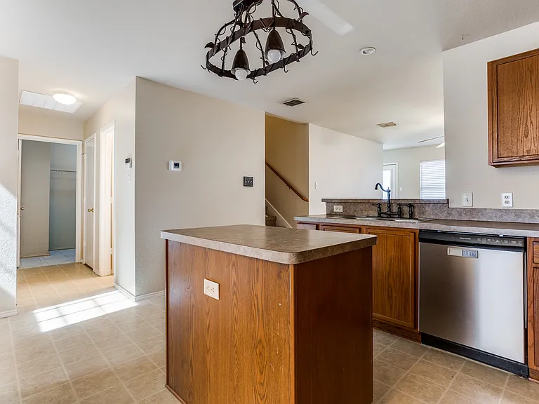 404 Oxford Dr — Photo 10
