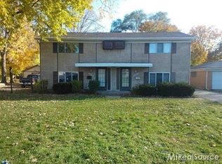 45484 Deshon St, Utica, MI 48317