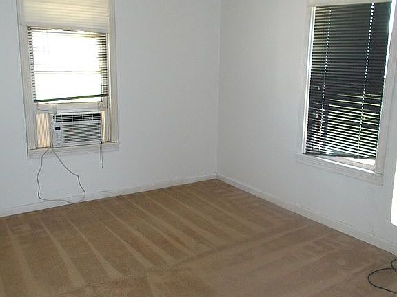 5th image of 404 E Wabash Ave