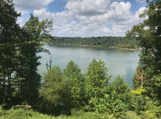 310 Twin Oaks Dr, Mammoth Cave, KY 42259