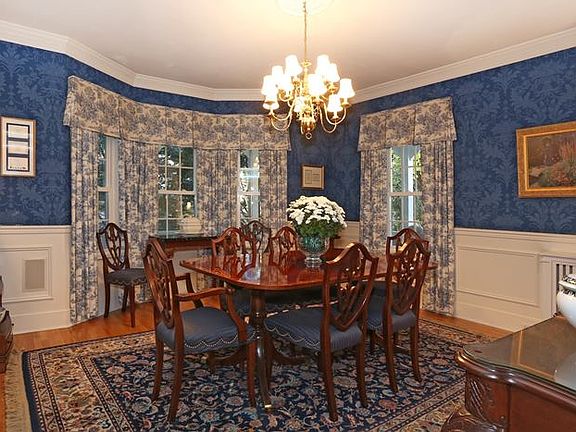 Gracious Dining Room