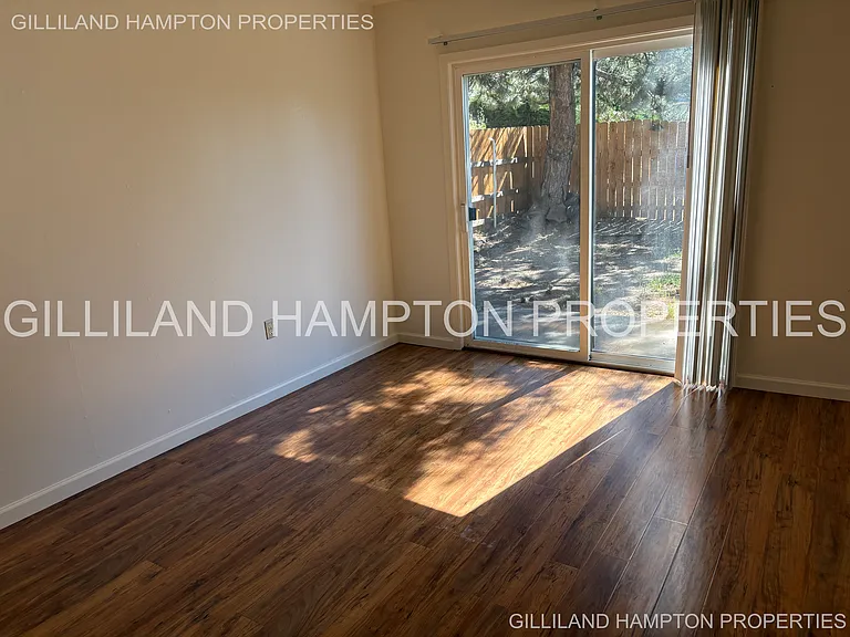 725 SW 7th St — Photo 40
