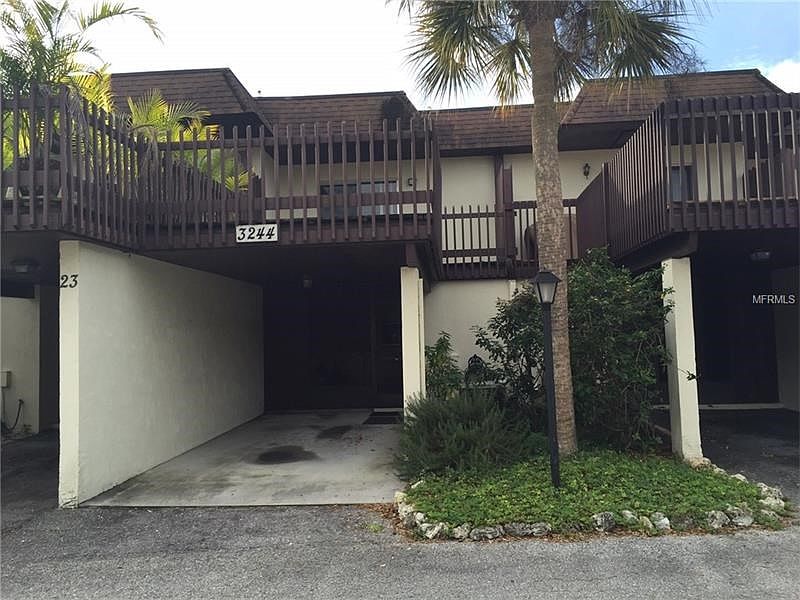 Carport entry