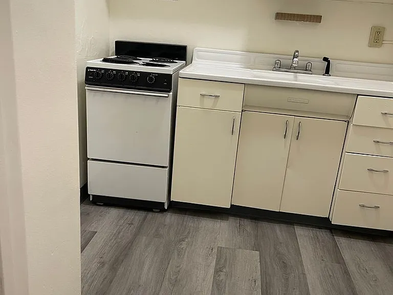 2514 Piedmont Ave — Photo 6