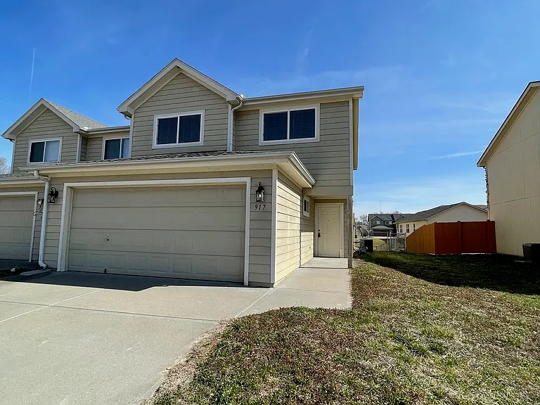 917 Whitetail Ct — Photo 2