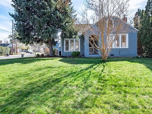 3rd image of 1036 Queen Anne Ave