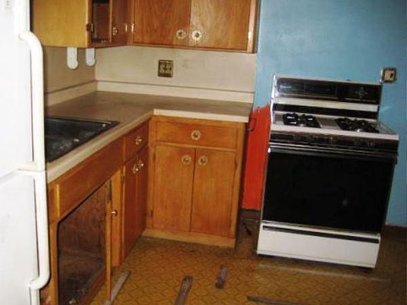 4th image of 25 Jessamine Ave E