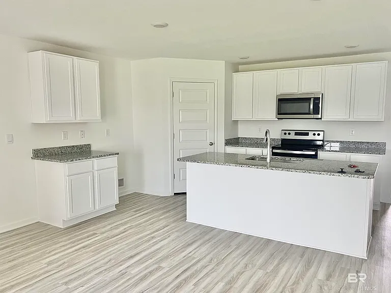 428 Winters Ave — Photo 9
