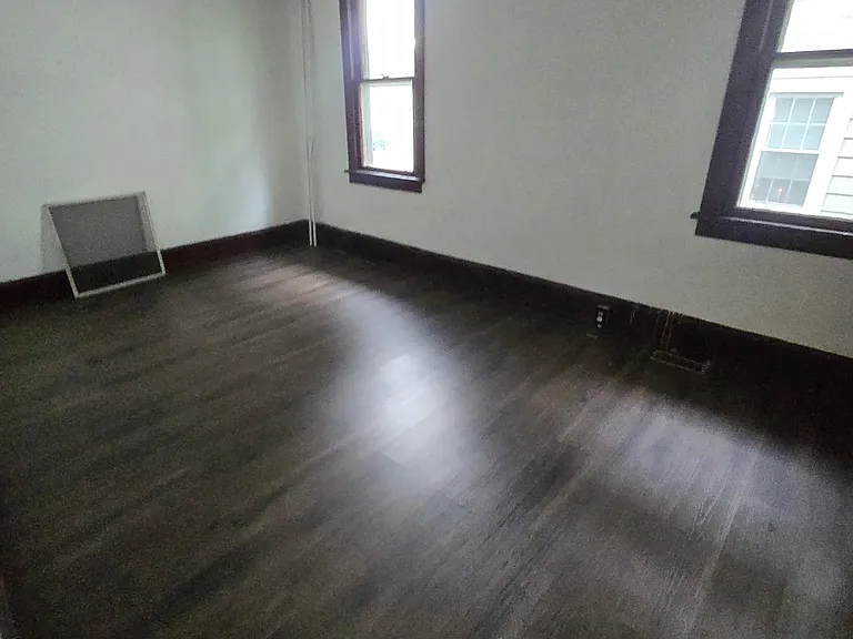 231 Thomson Ave — Photo 9
