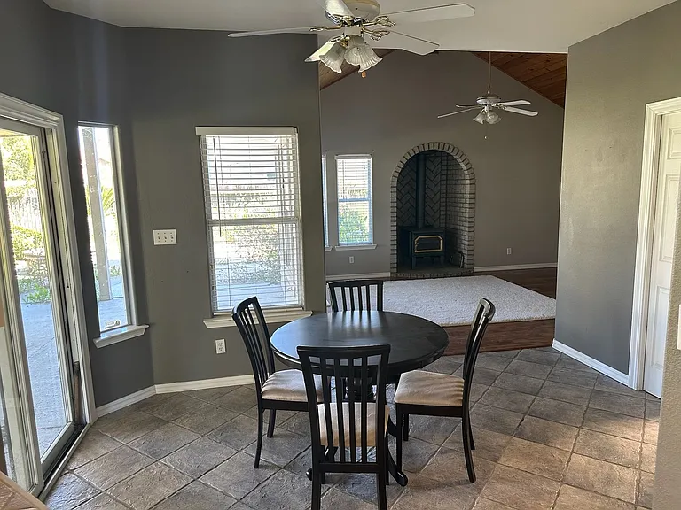 511 Lone Oak Ct — Photo 8