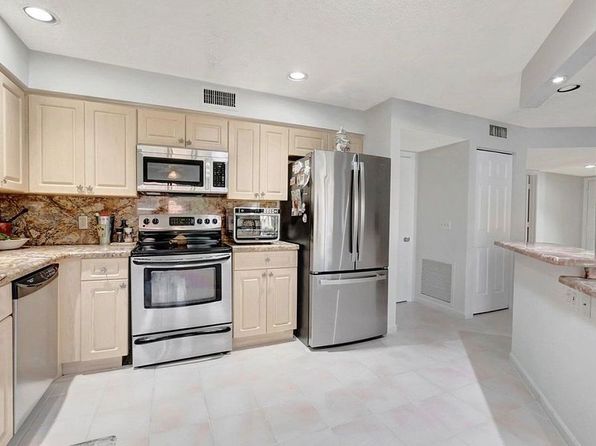 5731 Coach House Cir APT A