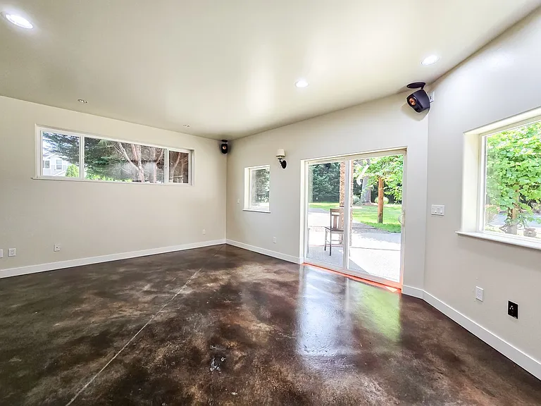 10717 State Ave — Photo 17