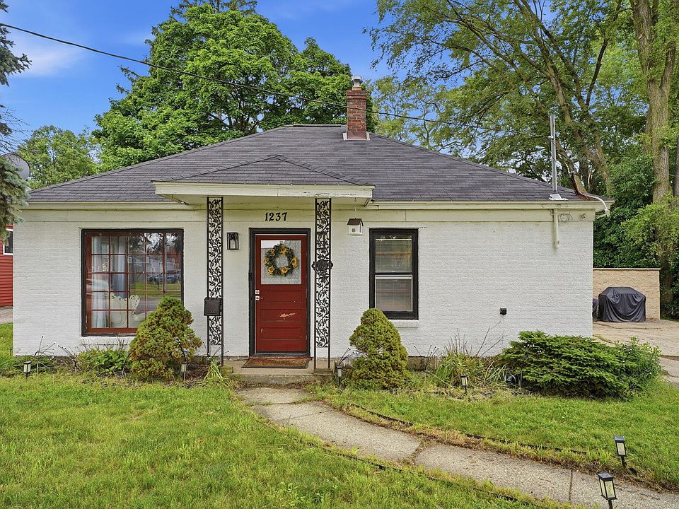 1st image of 1237 Fuller Ave NE