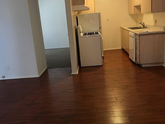4th image of 11041 La Maida St APT 2