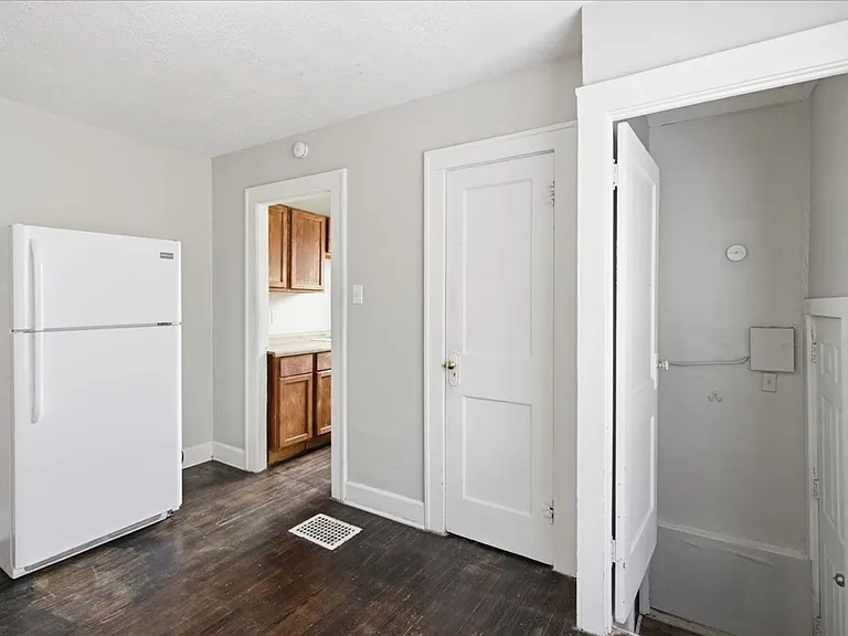 35 - 37 S Sherman Dr — Photo 15