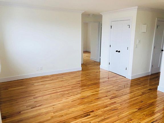 3rd image of 1900 Lexington Ave APT 14D