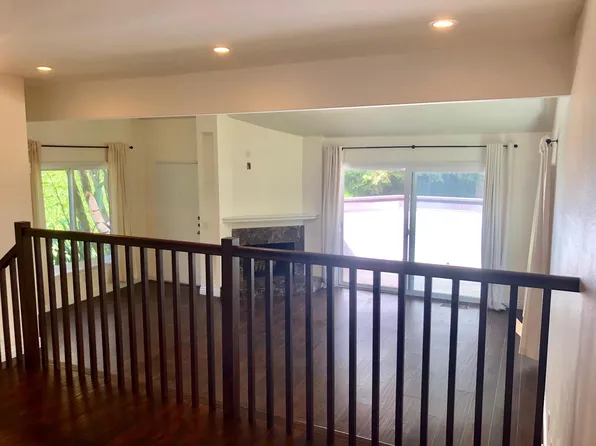 17195 Palisades Cir, Pacific Palisades, CA 90272
