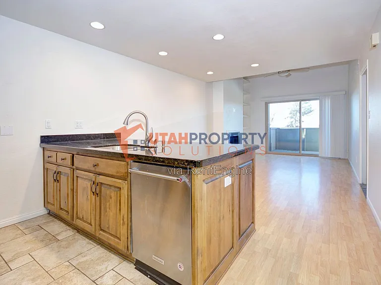 1180 S Foothill Dr #733 — Photo 9