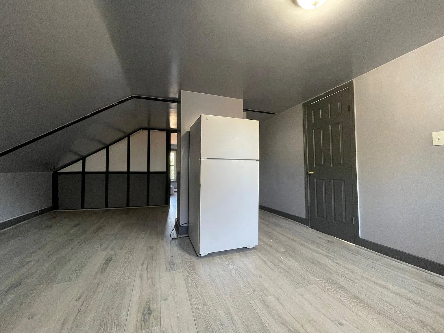 2 bed, 400 sqft, $1,600 — Photo 2