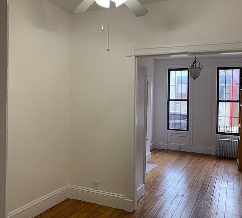 3rd image of 11-18 47th Ave #1R