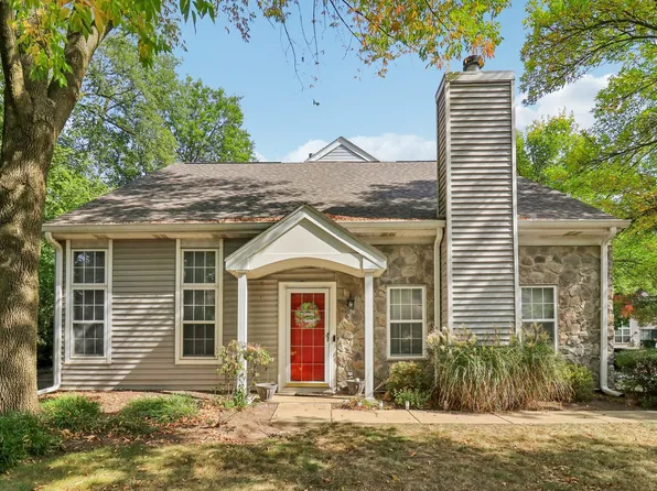 136 Parkview Dr, Wauconda, IL 60084