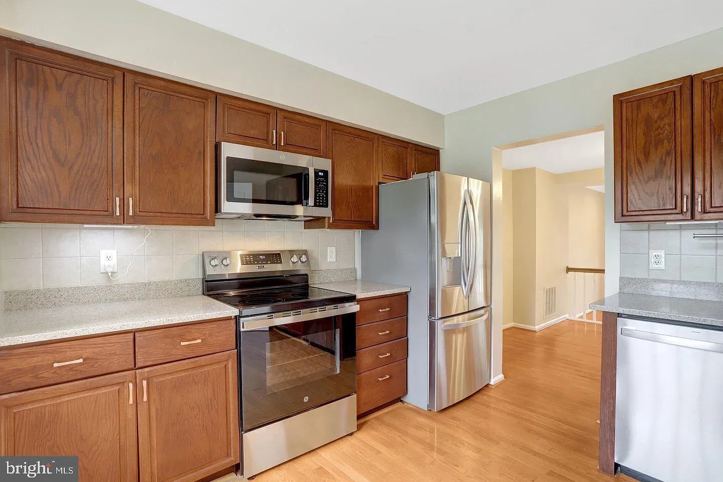 3 bed, 3.5 bath, 2040 sqft, $3,500 — Photo 2