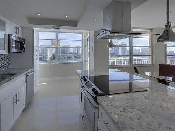4th image of 18041 Biscayne Blvd #15054
