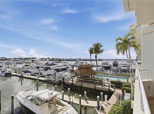 909 10th St S APT 201, Naples, FL 34102