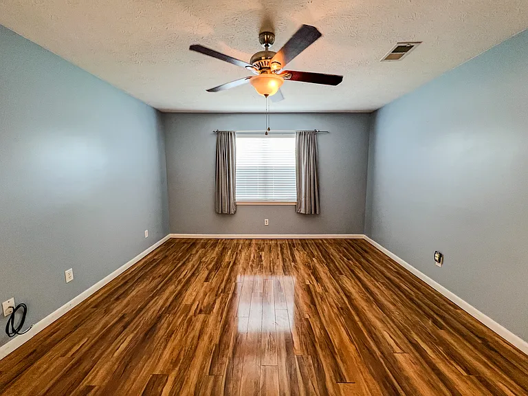 359 Mercedes Ave — Photo 15