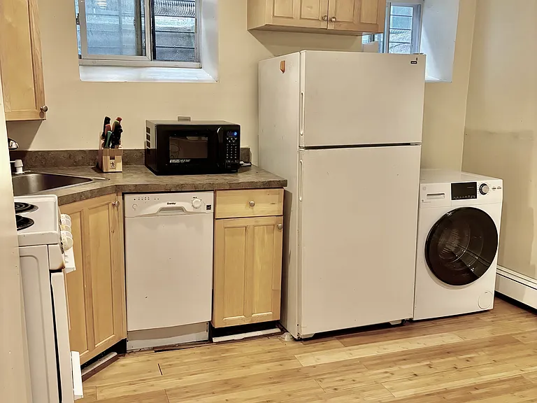 141 Chiswick Rd #1B — Photo 6