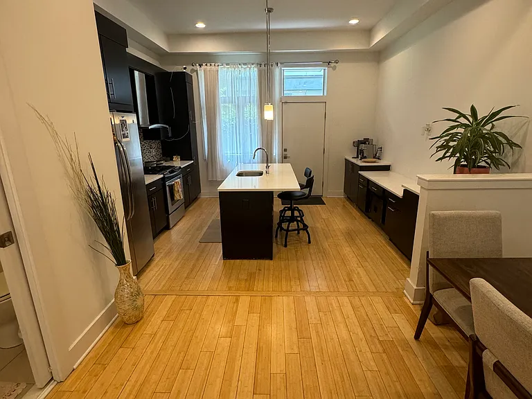 412 N Front St — Photo 18