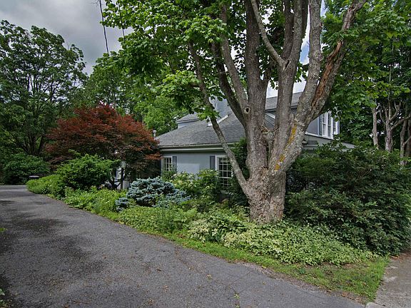 5th image of 332 E Foster St