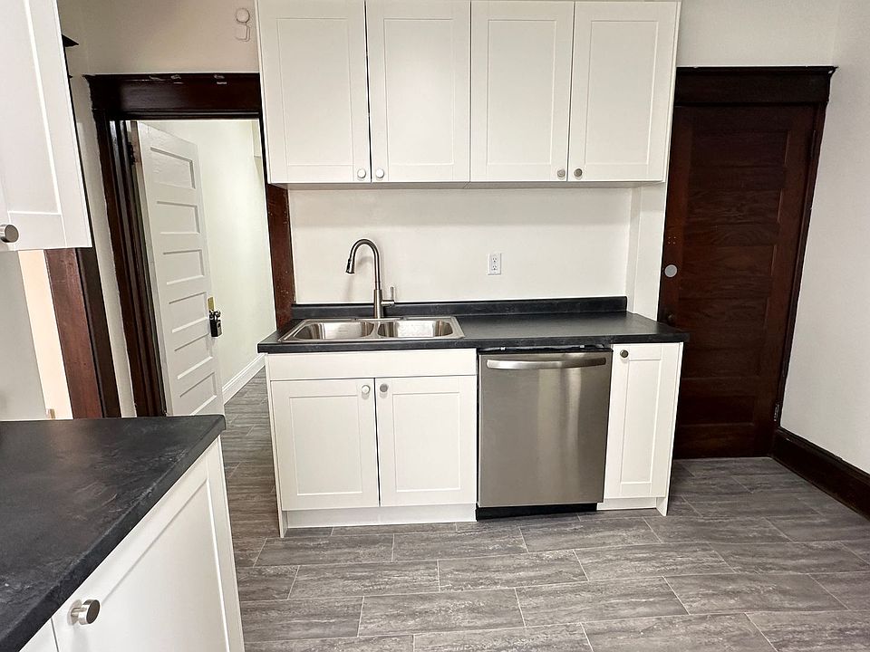 1st image of 1024-1026 15th Ave SE #1024
