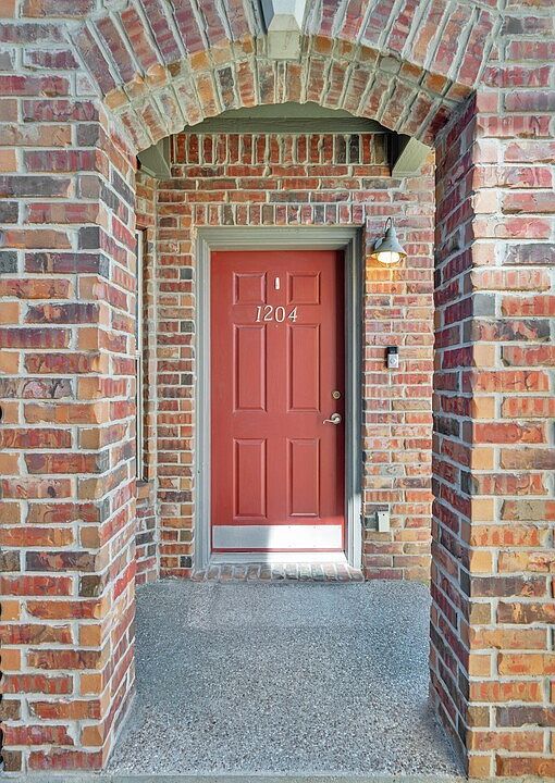 1st image of 1701 S 12th St APT 1204