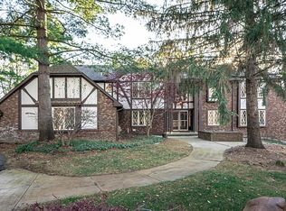 5598 Mountain Rd, Brighton, MI 48116